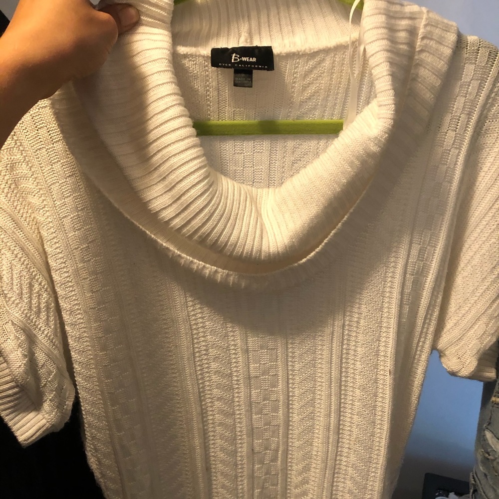 Short sleeve sweater